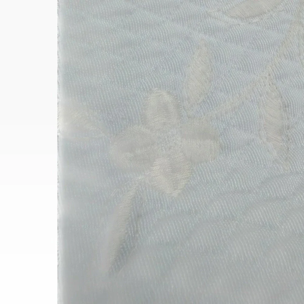Linens N Things White Floral Embroidered Matelasse Scalloped Coverlet 104